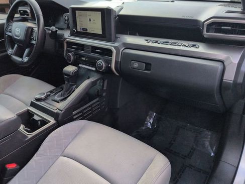 Certified 2024 Toyota Tacoma SR5 AWD/4WD image 32