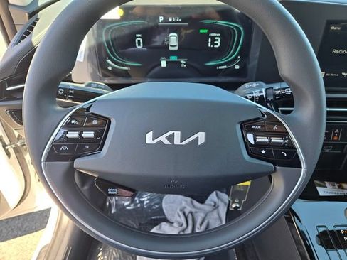 New 2026 Kia Niro LX FWD image 16