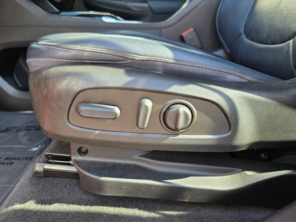 Used 2022 Chevrolet Bolt EUV Premier w/ Launch Edition FWD image 12