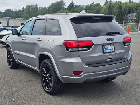 Used 2020 Jeep Grand Cherokee Altitude AWD/4WD image 7