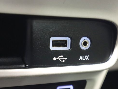 Used 2017 Chrysler Pacifica Platinum FWD image 21