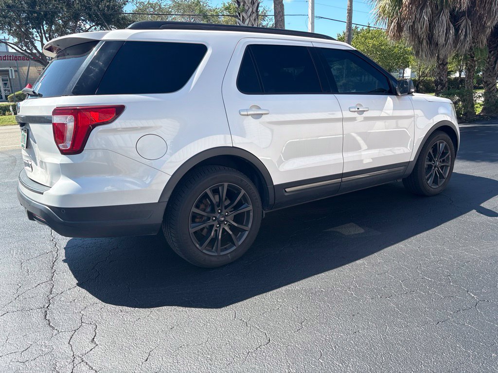 Used 2018 Ford Explorer XLT w/ Equipment Group 202A FWD image 6