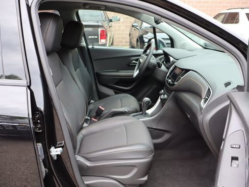 Used 2022 Chevrolet Trax LT w/ LT Convenience Package AWD/4WD image 38
