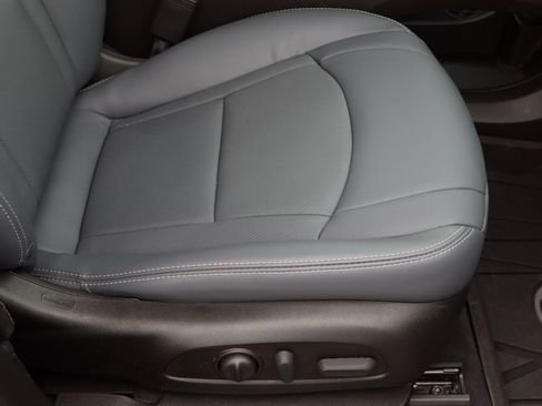 Used 2023 Buick Enclave Essence w/ Sport Touring Edition image 28