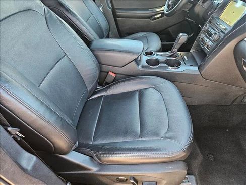 Used 2018 Ford Explorer XLT w/ Equipment Group 202A FWD image 23