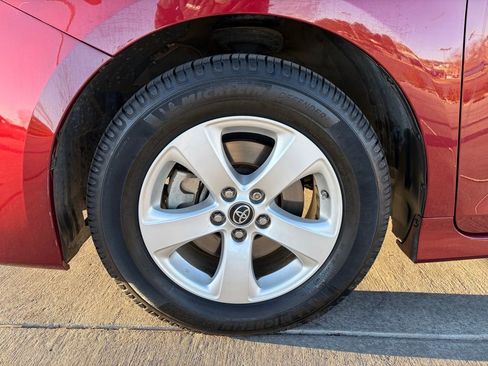 Used 2019 Toyota Sienna LE w/ Carpet Mat Package FWD image 11