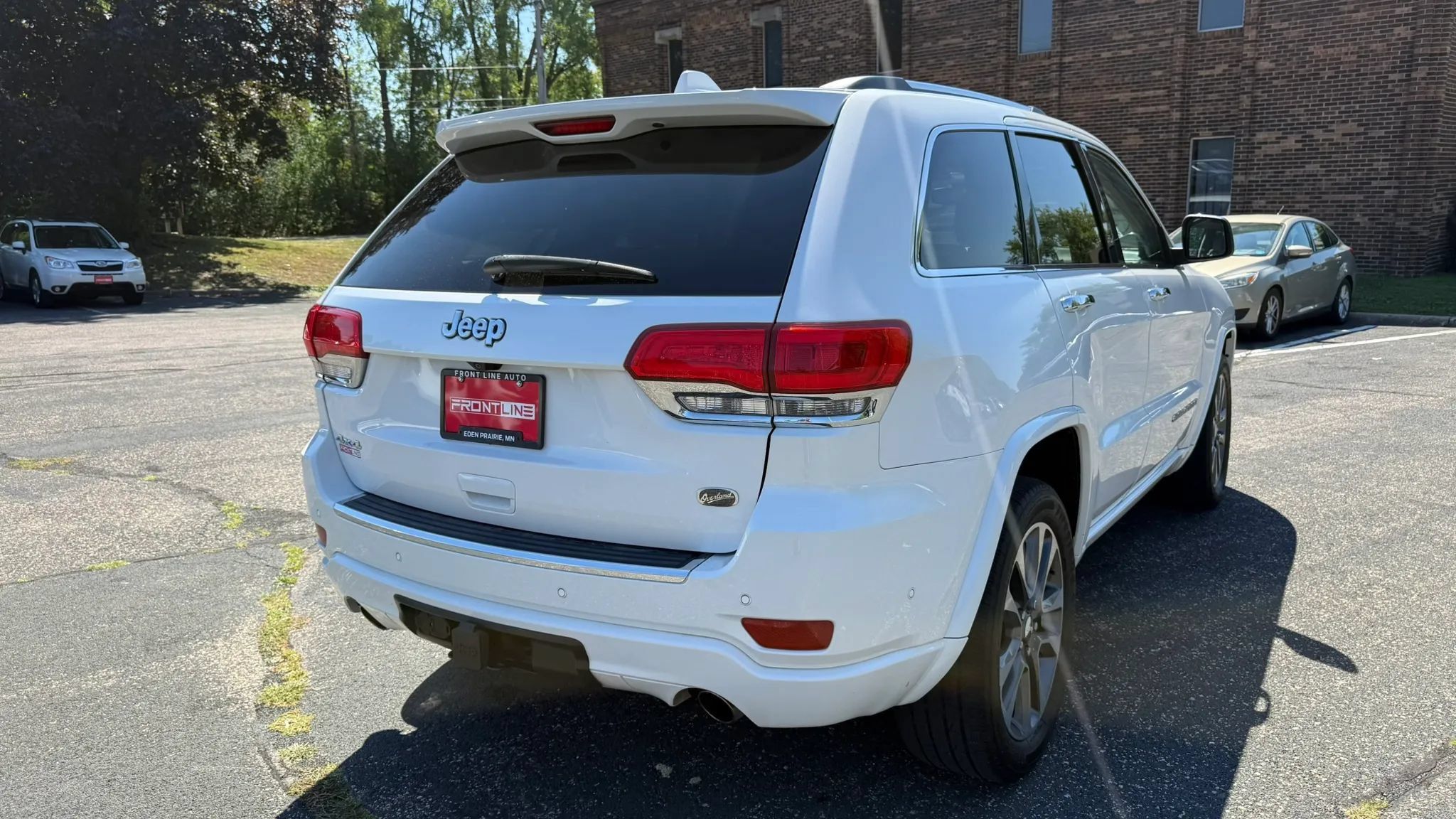 Used 2017 Jeep Grand Cherokee Overland w/ Jeep Active Safety Group AWD/4WD image 10