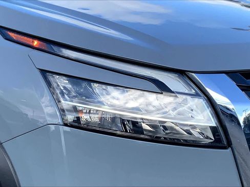 Used 2022 Nissan Pathfinder Platinum AWD/4WD image 26
