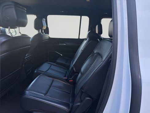 Certified 2024 Jeep Wagoneer L Series II w/ Flexible Seating Group AWD/4WD image 10