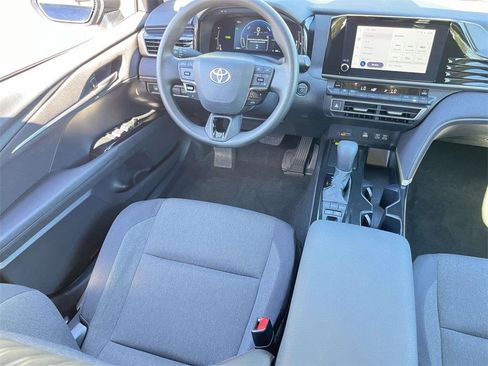 Used 2025 Toyota Camry LE image 28