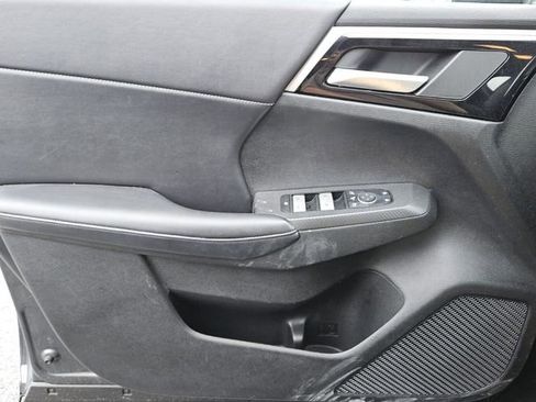 Used 2024 Mitsubishi Outlander SE image 16