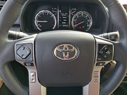 Used 2022 Toyota 4Runner Limited AWD/4WD image 21