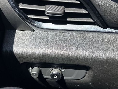 Used 2023 Chevrolet Traverse LT image 17