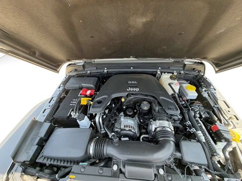 Used 2021 Jeep Wrangler Unlimited Sport AWD/4WD image 18