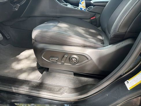 Used 2024 Jeep Grand Cherokee Laredo image 8