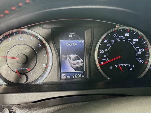 Used 2015 Toyota Camry SE FWD image 13