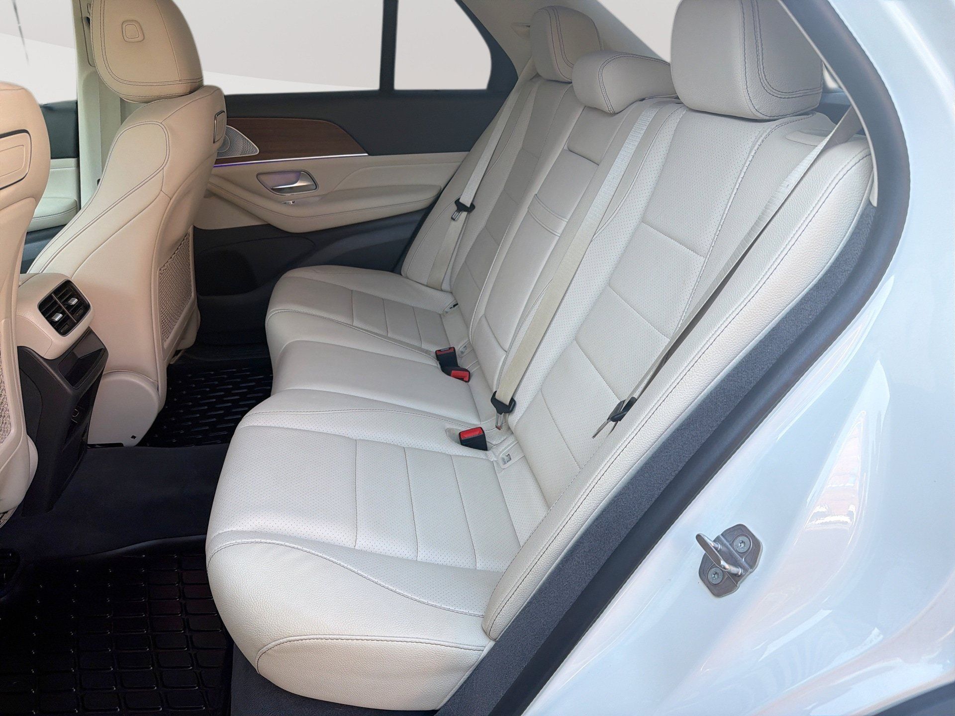 Used 2020 Mercedes-Benz GLE 350 4MATIC w/ Premium Package image 26