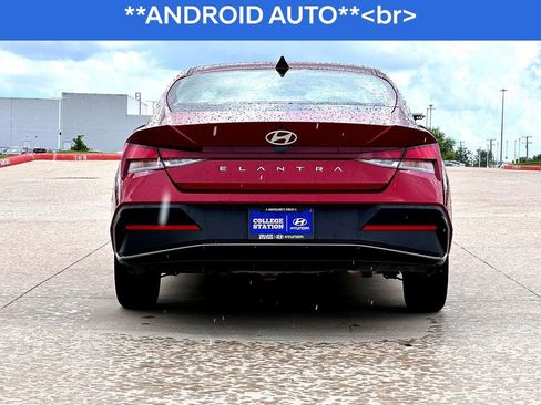 Used 2025 Hyundai Elantra SE image 7