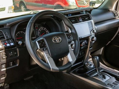 Used 2020 Toyota 4Runner SR5 AWD/4WD image 10