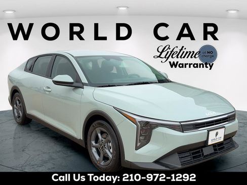 New 2026 Kia K4 FWD image 1