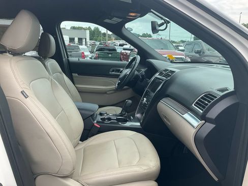 Used 2019 Ford Explorer Limited w/ Class III Trailer Tow Package AWD/4WD image 12