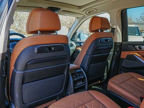 Used 2023 BMW X7 xDrive40i w/ Premium Package image 30