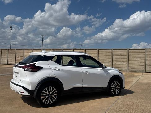 Used 2023 Nissan Kicks SV FWD image 23