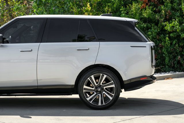 Used 2023 Land Rover Range Rover SE AWD/4WD image 13