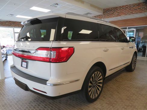 Used 2020 Lincoln Navigator Reserve w/ Luxury Package image 4
