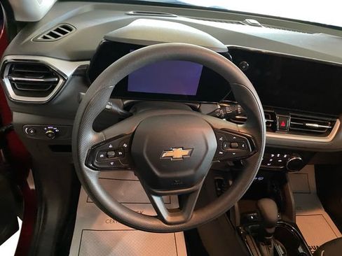 Used 2025 Chevrolet TrailBlazer LT AWD/4WD image 13