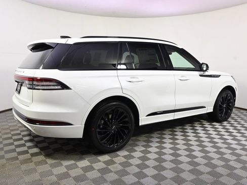 New 2026 Lincoln Aviator Reserve image 7