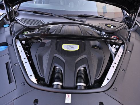 Used 2018 Porsche Panamera 4 AWD/4WD image 44