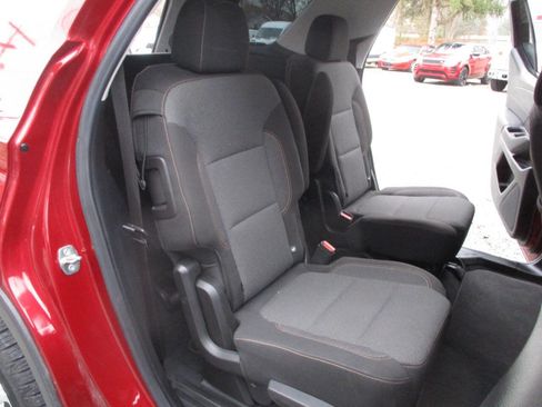 Used 2020 Chevrolet Traverse LT image 23