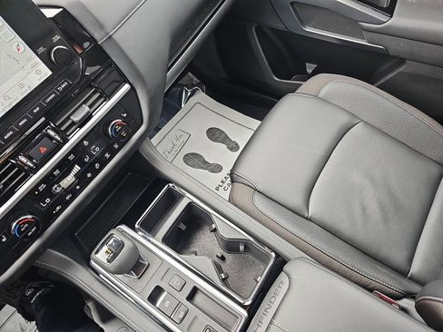 Used 2025 Nissan Pathfinder SL w/ SL Premium Package image 27