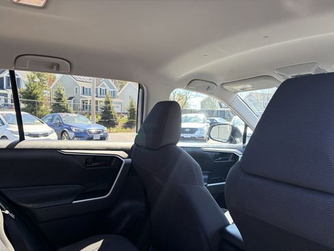 Used 2019 Toyota RAV4 LE AWD/4WD image 23