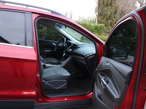 Used 2016 Ford Escape SE w/ Equipment Group 201A image 14