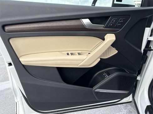 Used 2024 Audi Q5 e Premium Plus image 13