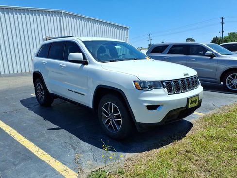 Used 2019 Jeep Grand Cherokee Laredo w/ Laredo X Package AWD/4WD image 9