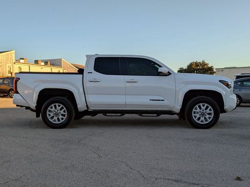 Used 2024 Toyota Tacoma image 3
