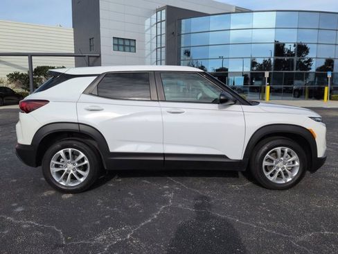 Used 2025 Chevrolet TrailBlazer LS w/ LS Convenience Package image 3