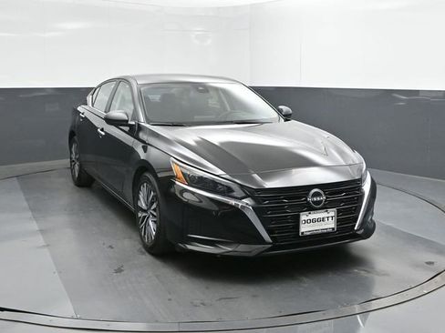 Used 2025 Nissan Altima 2.5 SV image 17