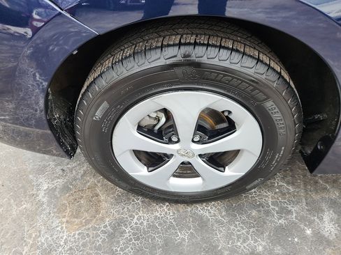 Used 2015 Toyota Prius Three image 25