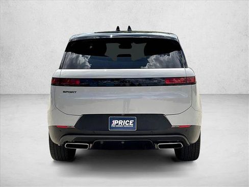 Used 2024 Land Rover Range Rover Sport SE AWD/4WD image 4