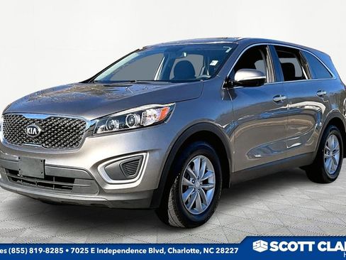 Used 2018 Kia Sorento L image 3