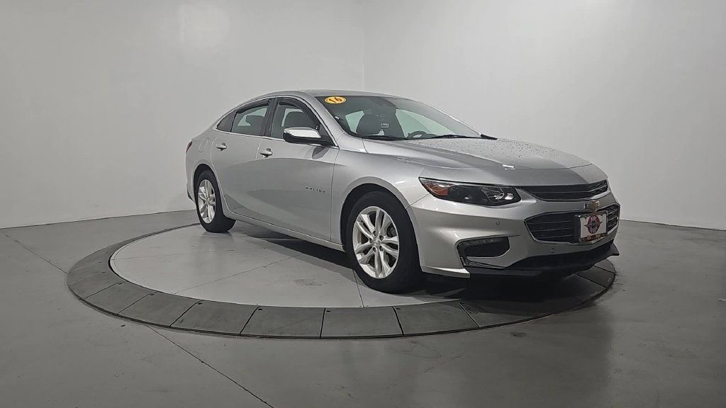 Used 2016 Chevrolet Malibu LT w/ Driver Confidence Package FWD image 8