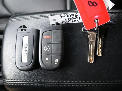 Used 2024 Jeep Compass Limited AWD/4WD image 31