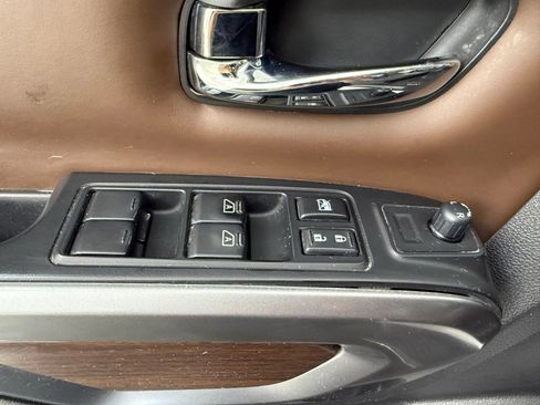 Used 2019 Nissan Titan Platinum Reserve w/ Platinum Utility Package AWD/4WD image 17