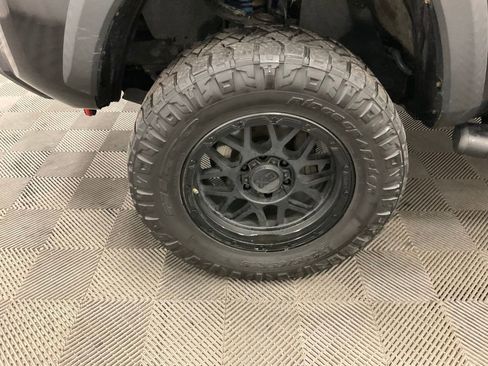 Used 2019 Toyota Tacoma TRD Off-Road image 9