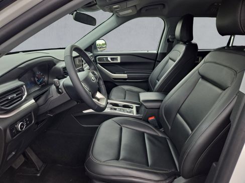 Used 2023 Ford Explorer XLT w/ Equipment Group 202A AWD/4WD image 11