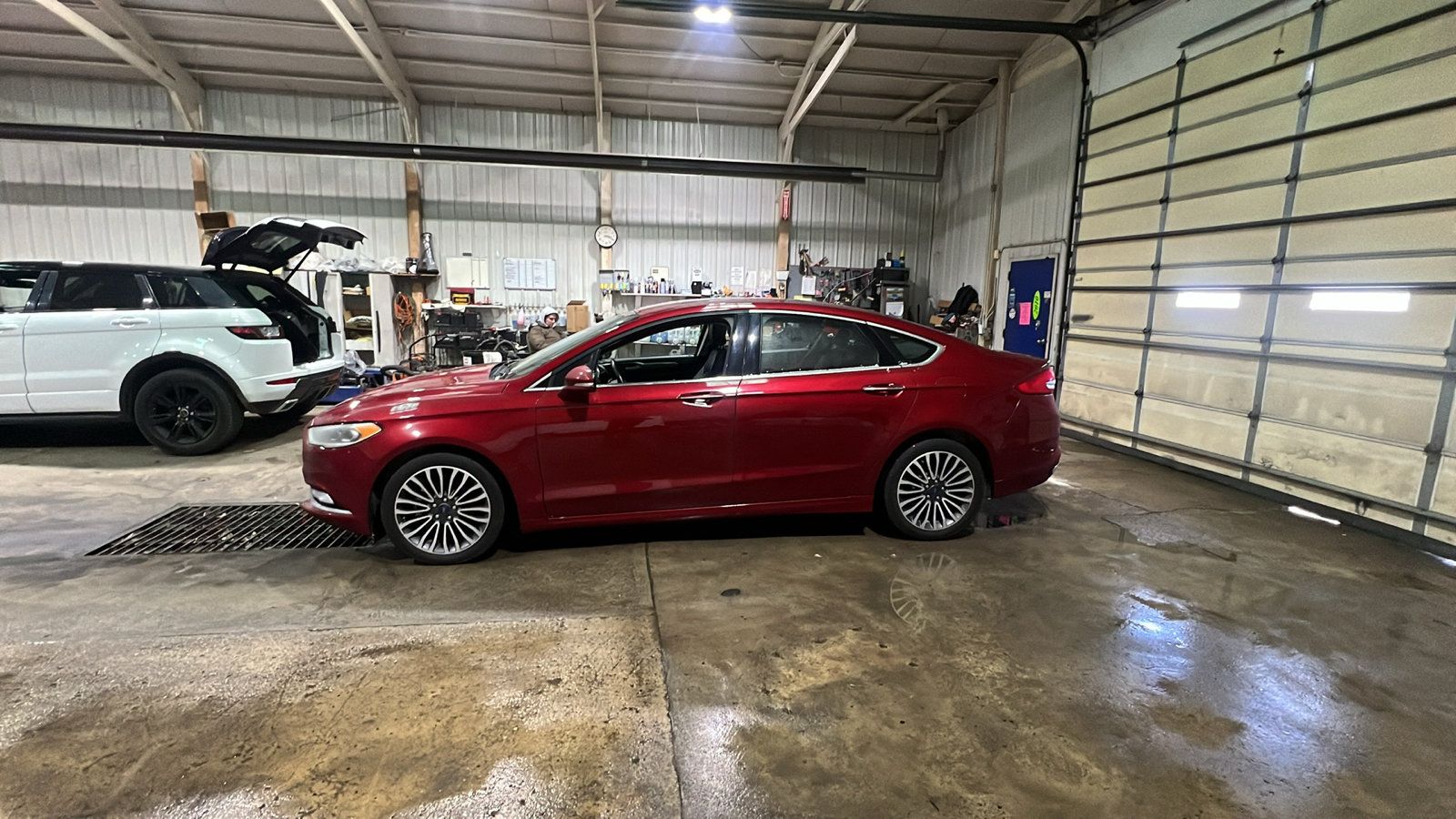 Used 2017 Ford Fusion SE AWD/4WD image 3